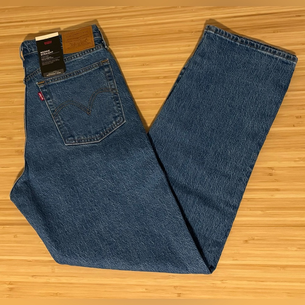 LEVI’S WEDGIE STRAIGHT FIT WOMEN’S JEANS